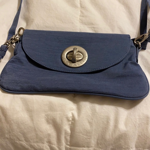 Baggallini Handbags - Baggallini Crossbody